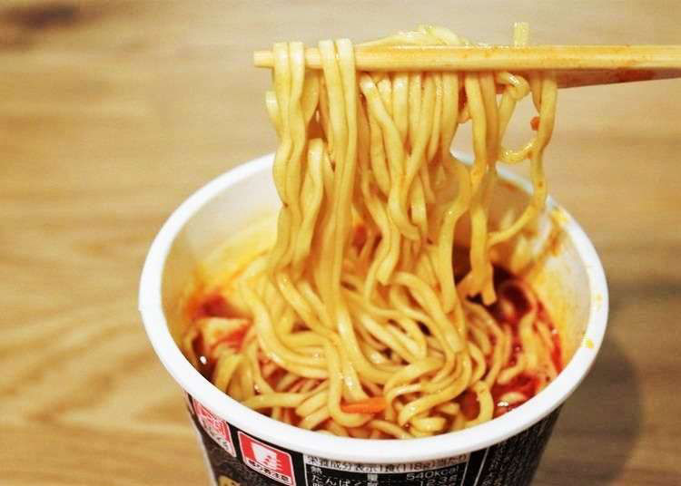 カップラーメンを味噌汁代わりにする