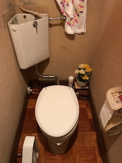 墨付きタンクのトイレ